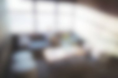 Ofisteki koltukta oturan dikkatsiz işadamı.