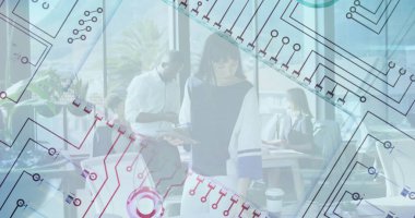 Modern ofiste çalışan çeşitli profesyonellerin devre kalıpları. Teknoloji, yenilik, takım çalışması, işbirliği, dijital, bağlantı