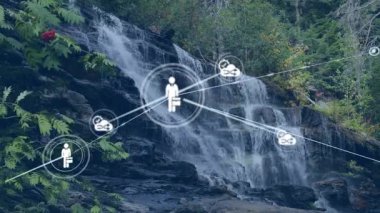 Şelale açılışı, parlayan figür simgesi kayboluyor, bulut düğümlerini birbirine bağlayan çizgiler ağ örtüsü oluşturuyor. Teknoloji, bağlantı, dijital, soyut, yenilik, ekosistem, işbirliği