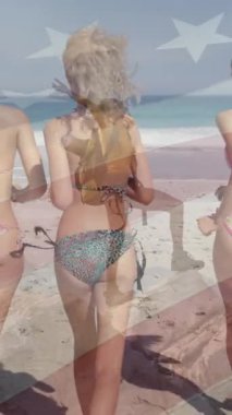 Amerika bayrağının animasyonu, heyecanlı beyaz kadın, bikinili kadın arkadaşlar okyanusa doğru koşuyor. Dijital bileşim, çoklu pozlama, özgürlük, vatanseverlik, birliktelik ve tatil kavramı.