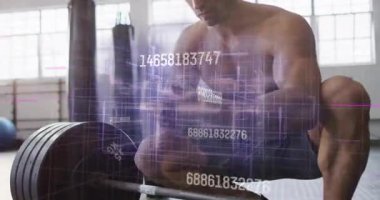 Erkek halterci tebeşiri kepçeleyip verileri üst üste koyuyor sonra da halteri analiz için kaldırıyor. Kuvvet, egzersiz, fitness, eğitim, endüstriyel, modern, kararlılık