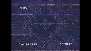 PLAY üzerinde zaman damgası ilerlerken statik bantlar PCB simülasyon paraziti üzerinde dalgalanıyor. Teknoloji, dijital, arıza, parazit, analog, devre, gürültü