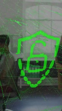 Ofiste yürüyen iş kadınının asma kilit ve kalkanının animasyonu. Dijital olarak oluşturulan küresel iletişim, iş ve veri güvenliği kavramı.