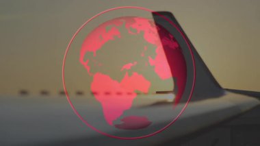 Günbatımında uçağın kanadında dönen kırmızı dijital küre küresel ağı gösteriyor. Havacılık, küresel, teknoloji, seyahat, ekspres, modern, dinamik