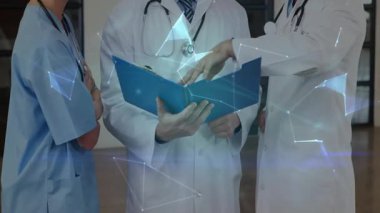 Tıbbi ekip raporları tekrar tekrar gözden geçiriyor. Ağ hatları küresel çapta dönüyor, fikir birliği sağlanıyor. Sağlık, işbirliği, dijital, yenilik, takım çalışması, profesyonellik, tıbbi