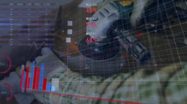 Kadın öğütücü diske basıyor ve bar tabloları, pasta grafikleri ve ısıtma haritalarıyla finans örtüleri oluşturuyor. Sanayi, kesinlik, teknoloji, fütüristik, analitik, imalat, mühendislik