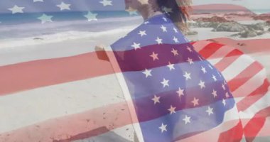 Gezgin pazarlamacı, kumlu sahil şeridine gelen kadını filme alıyor ve özgürlüğünü sergiliyor. Vatanseverlik, bağımsızlık, manzara, açık hava, rüzgarlı hava, güç, eğlence