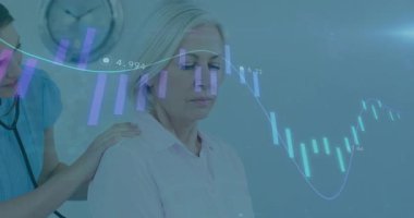 Hemşire, steteskop kullanarak hastanın nefes alışını grafikle izliyor. Tıbbi, sağlık, teşhis, profesyonel, klinik, analiz, muayene