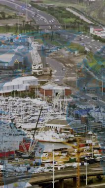 Şehir manzarasının havadan görüntüsüne karşı dünya haritası ve veri işleme animasyonu. Bilgisayar arayüzü ve iş teknolojisi kavramı