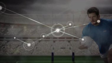 Parlak veri düğümleriyle koşan erkek rugby atleti hareket ve geçiş çizgisini haritalıyor. Spor, analitik, dijital, hareket, performans, fütüristik, rekabet