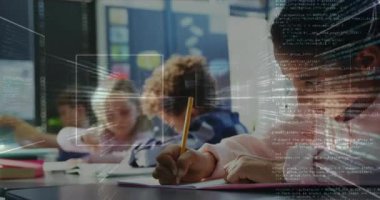 Sınıfta yazan arkadaşlar kod başlatıyorlar tarama ızgara kutusunu bileyliyorlar profil tespiti. Eğitim, teknoloji, yenilik, odaklanma, işbirliği, dijital, öğrenme