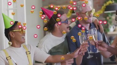 Arkadaşlar kadeh kaldırıyor, sosyal etkinlik kutlamalarında kalp-göz animasyonları yapıyor. Kutlama, birlik, neşe, parti, arkadaşlık, eğlence, coşku