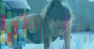 Paralel dalma çubuklarını sürükleyen bir kadın AR grafikleri izleme ölçümleri ile daldırıyor. Performans, güç, eğitim, teknoloji, egzersiz, sağlık, motivasyon