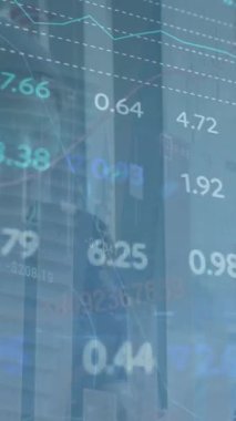 Pencereden dışarı bakan düşünceli Asyalı kadının borsa veri işleme animasyonu. Küresel ekonomi ve iş veri teknolojisi kavramı