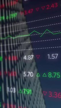 Şehirdeki borsa ve diyagramların animasyonu. Küresel iş ve dijital arayüz kavramı dijital olarak oluşturulmuş video.
