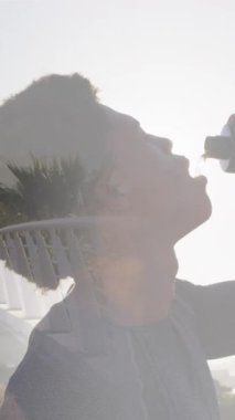 Afrika kökenli Amerikalı bir adamın koşup su içtiği animasyon. küresel spor ve spor konsepti dijital olarak oluşturulmuş video.