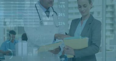 Hekim ve yönetici dosyaları açıyor, sayfaları çeviriyor ve sağlık verilerini grafiklerle analiz ediyor. Profesyonel, analitik, minimalist, sağlık, işbirliği, veri, iş