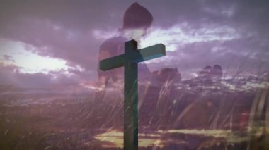 Karanlık çöktüğünde çimenlerde diz çöken siluet adam barış için dua ederek ortaya çıkan haça cevap veriyor. Ruhani, tefekkür, dinginlik, bağlılık, meditasyon, huzur, doğal