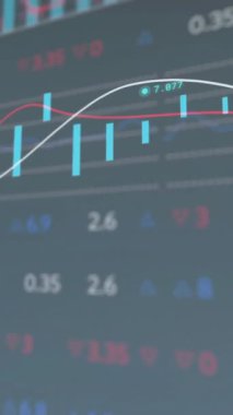 Borsa animasyonu ve kara zemin üzerinde veri işleme. Küresel iş ve dijital arayüz kavramı, dijital olarak oluşturulmuş video.