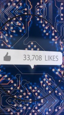 Sosyal medya simgelerinin işlemci soketi üzerinde canlandırılması. Dijital olarak oluşturulmuş küresel bağlantılar, veri işleme ve dijital arayüz kavramı.