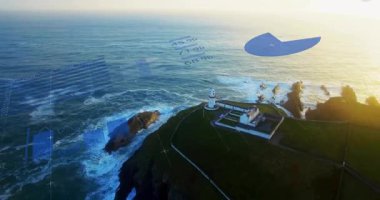 Kamera planörü, deniz fenerinin promoner arazi ölçümleri üzerinde holografik örtüşme başlatıyor. Hava, kıyı şeridi, sismik, görselleştirme, veri, teknoloji, manzara