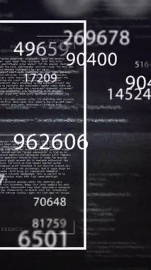 Siyah zemin üzerinde para sembolleri ve veri işleme animasyonları. Küresel finans, iş, bağlantılar, hesaplama ve veri işleme kavramı dijital olarak oluşturulmuş video.