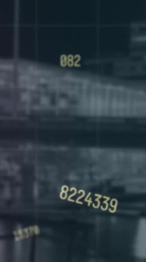 Şehir manzarası üzerinde veri işleme animasyonu. küresel iş ve dijital arayüz kavramı dijital olarak oluşturulmuş video.