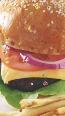 Hamburger ve cips üzerine düşen yiyeceğin animasyonu. Dünya gıda günü, beslenme, diyet dijital olarak üretilen video