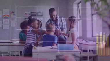 Kalp modelini sunan ve anatomi öğrenen öğrencilere, ortaya çıkan animasyon grafikleriyle rehberlik eden öğretmen. Eğitim, nöroloji, görselleştirme, pediatrik, merak, ilişki, etkileşimli