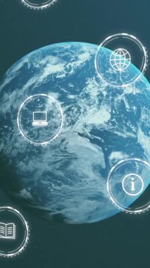 Gökyüzü üzerindeki ikonlar ve dünya ile bağlantı ağının animasyonu. Dijital olarak oluşturulan küresel ağ bağlantıları ve teknoloji konsepti.