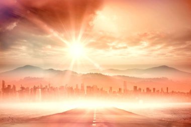 Güneş yol ve şehirde parlıyor.