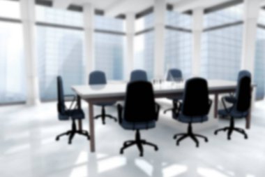 Düz dizayn, yüksek katlı yönetim kurulu toplantı masası ve cam sürahili sandalyeler gösteriyor. Modern, kurumsal, profesyonel, gösterişli, minimalist, iş dünyası, kentsel