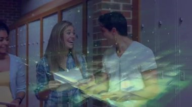 Koridordaki öğrenciler zarf çekiyorlar, çarşafları yırtıyorlar sınav sonuçlarını animasyon simgeleriyle gösteriyorlar. Öğrenci başarısı, kutlama, arkadaşlık, akademik başarı, kampüs hayatı, gençlik enerjisi, takım çalışması