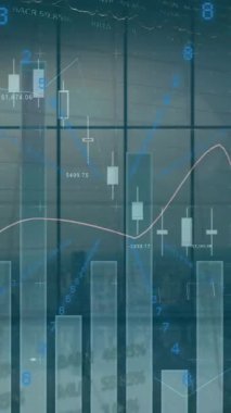 Şehir manzarası üzerinde finansal veri işleme animasyonu. küresel iş, finans ve dijital arayüz kavramı dijital olarak oluşturulmuş video.