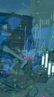 Çöl üzerinde finansal veri işleme animasyonu. Küresel finans, iş, bağlantılar, hesaplama ve veri işleme kavramı dijital olarak oluşturulmuş video.
