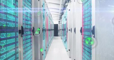 Sistem başlangıcında yeşil eko-simgeler sunucu koridorunda yüzerek çevresel ölçüm görüntülerini gösteriyorlar. Sürdürülebilirlik, teknoloji, yenilik, çevre dostu, veri merkezi, çevre, dijital