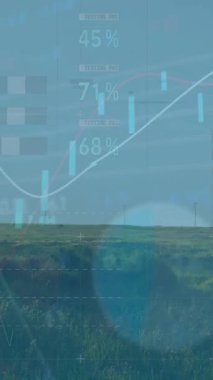 Rüzgar türbinleri üzerinde finansal veri işleme animasyonu. Küresel çevre, finans, iş, bağlantılar, hesaplama ve veri işleme kavramı dijital olarak oluşturulmuş video.