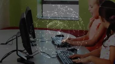 Doğru öğrenci teknoloji laboratuarında yazmaya başlıyor, akran rehberi olarak saydam küre nabzı atıyor. Teknoloji, eğitim, işbirliği, gençlik, dijital, yenilik, öğrenme