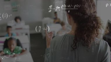 Öğretmenler parmak kaldırıyor ve BTMM yazan öğrencilerin denklemlerine ve diyagramlarına neden oluyor. Eğitici, yenilikçi, minimalist, öğrenme, işbirliği, dijital, gençlik