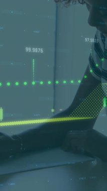 Ragbi oyuncusu üzerinden veri işleme animasyonu. Küresel iş bağlantıları dijital arayüz ve teknoloji konsepti dijital olarak oluşturulmuş video.