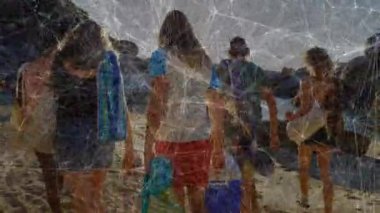 Arkadaşlar mor soğutucuyu taşıyarak çekime giriyor. Seyahat pazarlama için gelgit havuzlarını inceliyorlar. Kumsal, arkadaşlık, eğlence, macera, doğal, hayat dolu, tasasız