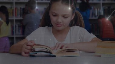 Kitap okuyan kız kütüphane raflarında parlayan noktaların görünmesine ve birbirine bağlanmasına neden oluyor. Fantezi, yenilik, teknoloji, keşif, öğrenme, merak, aydınlanma