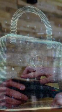 Ödeme terminalini kullanan insanların ağ güvenliği asma kilidinin canlandırılması. küresel iletişim ve veri güvenliği konsepti dijital olarak oluşturulmuş video.