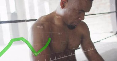 Boks ringinin köşesinde ortaya çıkan performans, boksör tarama ringi, sıkı eldivenler. Sporcu, fitness, yarışma, kararlılık, esneklik, antrenman, spor