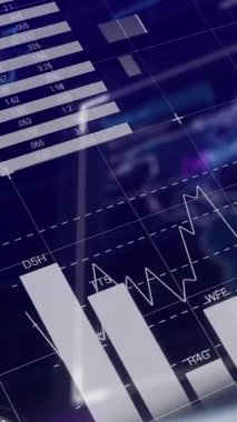 Dünya üzerinde bilgi arayüzü animasyonu ve mavi arkaplan haritası. Dijital olarak oluşturulmuş, hologram, rapor, finans, veritabanı, küreselleşme, iş ve teknoloji kavramı.