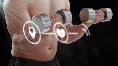 Stüdyoda biseps kıvrımları yapan bir adam, pin, kalp ve ölçü simgeleri izleme fitness ölçümleri yapıyor. Jimnastik, fitness, teknoloji, dijital, sağlık, egzersiz, biyometrik