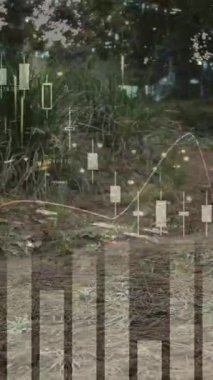 Arka planda ormanda bisiklet süren bir adamın istatistik kaydı ve yol trafiğinin animasyonu. Teknoloji dijital veri işleme konsepti dijital kompozit.