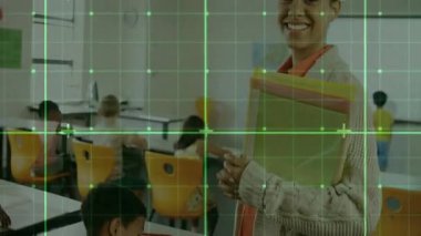 Öğrenciler tahtaya yazı yazarken öğretmenlerin sınıflarda klasörler tuttuğunu gösteren kamera görüntüsü. Eğitmen, öğrenme, akıl hocalığı, okul, öğretim, eğitim, motivasyon