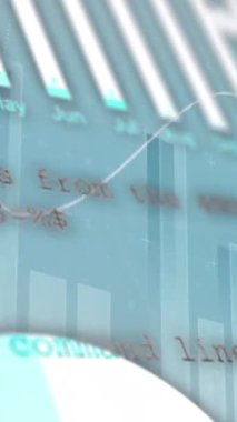 Mavi arkaplanda grafik ve kullanıcı fotoğrafları animasyonu. Küresel ağ, veri işleme, finans, iletişim ve teknoloji konsepti dijital olarak oluşturulmuş video.