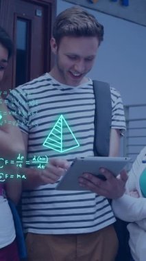 Çeşitli öğrenciler üzerinde denklem ve veri işleme animasyonları. Küresel eğitim, öğrenim, okul, dijital arayüz ve dijital olarak oluşturulan veri işleme kavramı.